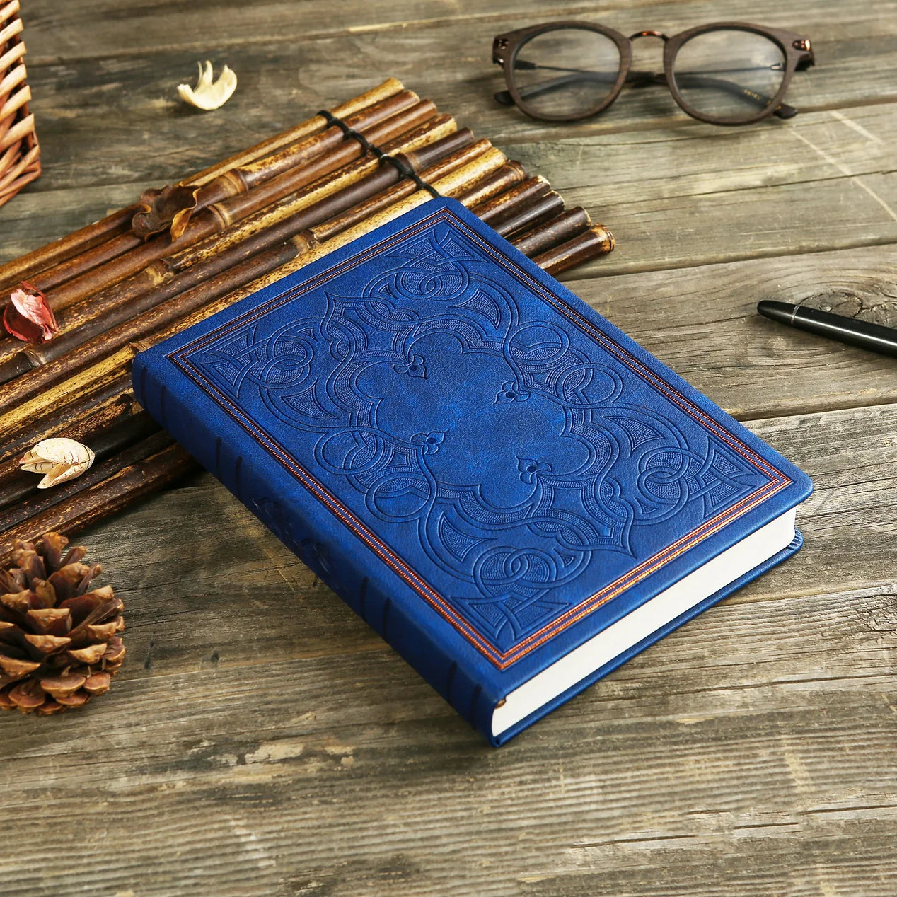 Victoria's Journals Vintage Style Diary for Men and Women – Use it for Writing, Note Taking, Poetry, Travel, Gratitude, Mindfulness, Self-Help, Daily Affirmations or a Prayer Journal 320p. (Dark Blue)