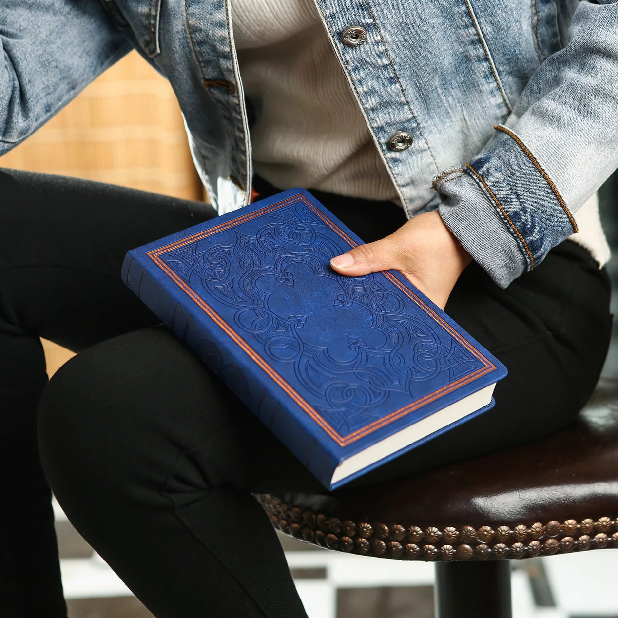 Victoria's Journals Vintage Style Diary for Men and Women – Use it for Writing, Note Taking, Poetry, Travel, Gratitude, Mindfulness, Self-Help, Daily Affirmations or a Prayer Journal 320p. (Dark Blue)