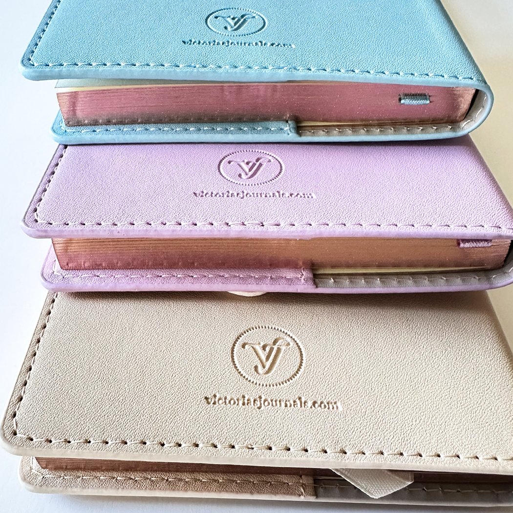 CAT journal for girls in trendy fashion colors, high-quality paper, compact and easy to carry – perfect for daily notes and creativity. By Victoria's Journals.