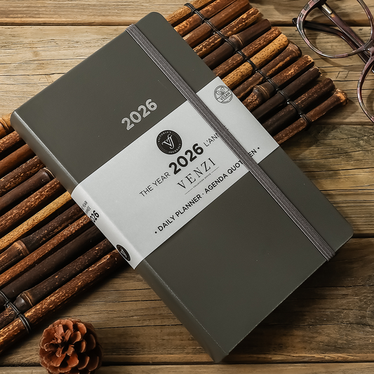 2026 Venzi Daily Planner — Grey Vegan Leather with Elastic (5.1" × 8.3", Bilingual, One-Day-Per-Page)