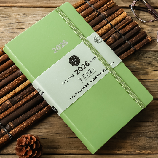 2026 Venzi Daily Planner — Green Vegan Leather with Elastic (5.1" × 8.3", Bilingual, One-Day-Per-Page)
