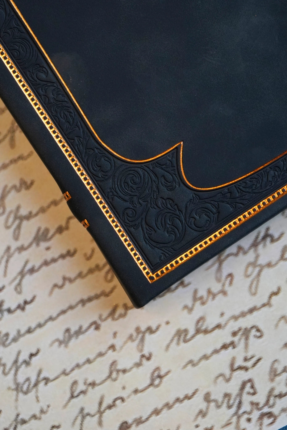 Large Artisan Heritage Journal – Rich Satin Black, 192 Blank Pages, Bronze Gilded Edges