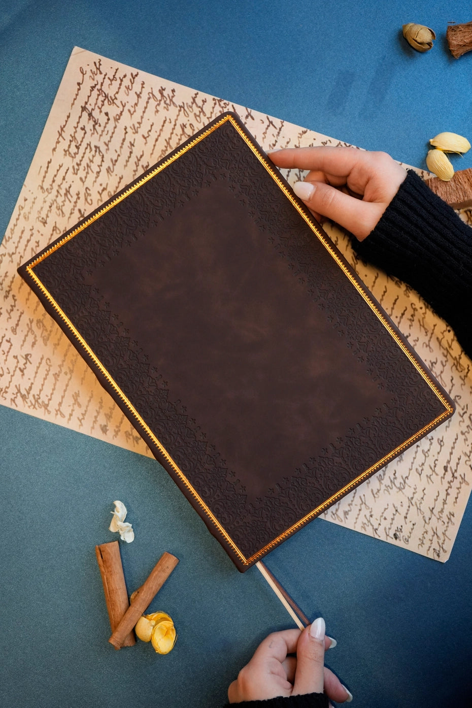 Large Artisan Heritage Journal – Rich Satin Brown, 192 Blank Pages, Bronze Gilded Edges