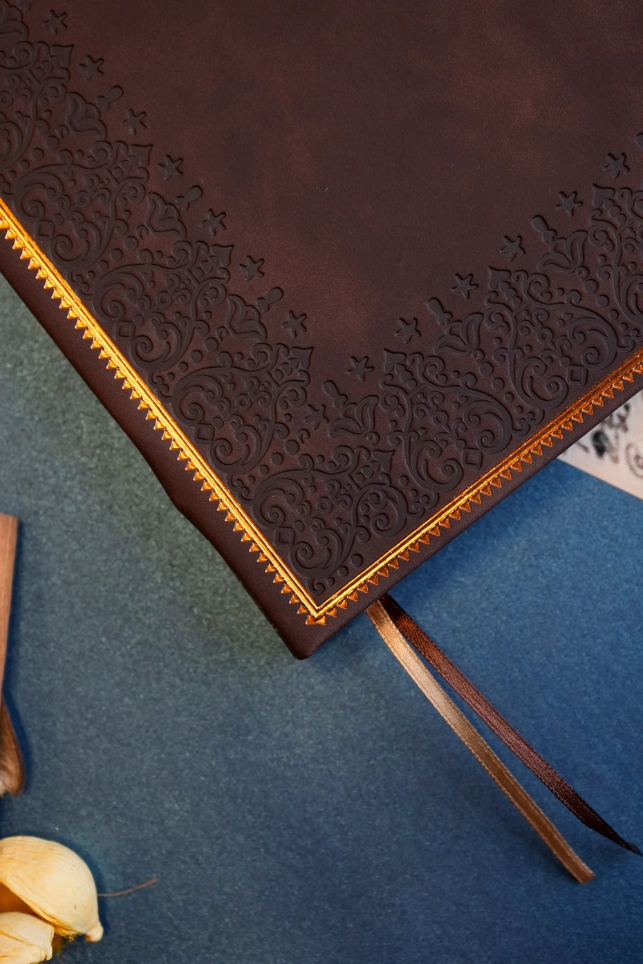 Large Artisan Heritage Journal – Rich Satin Brown, 192 Blank Pages, Bronze Gilded Edges