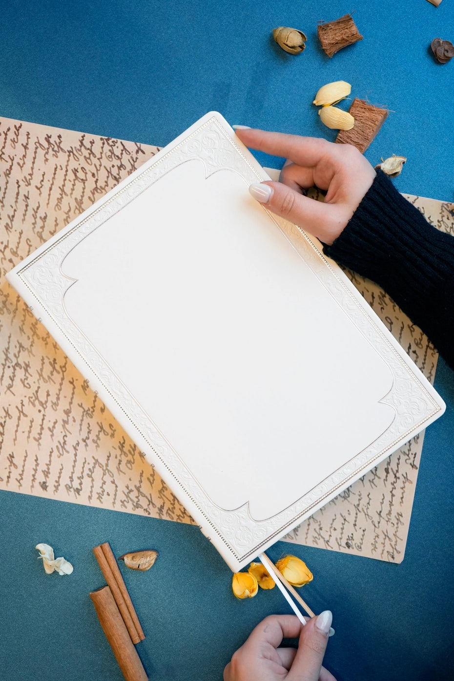 Large Artisan Heritage Journal – Rich Satin White, 192 Blank Pages, Silver Gilded Edges