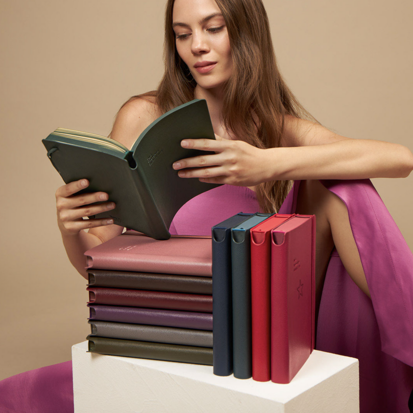 2025–2026 Kuka Weekly Planner — Blush 5.5" × 8" Vegan Leather with Pen Holder (18-Month, Bilingual)