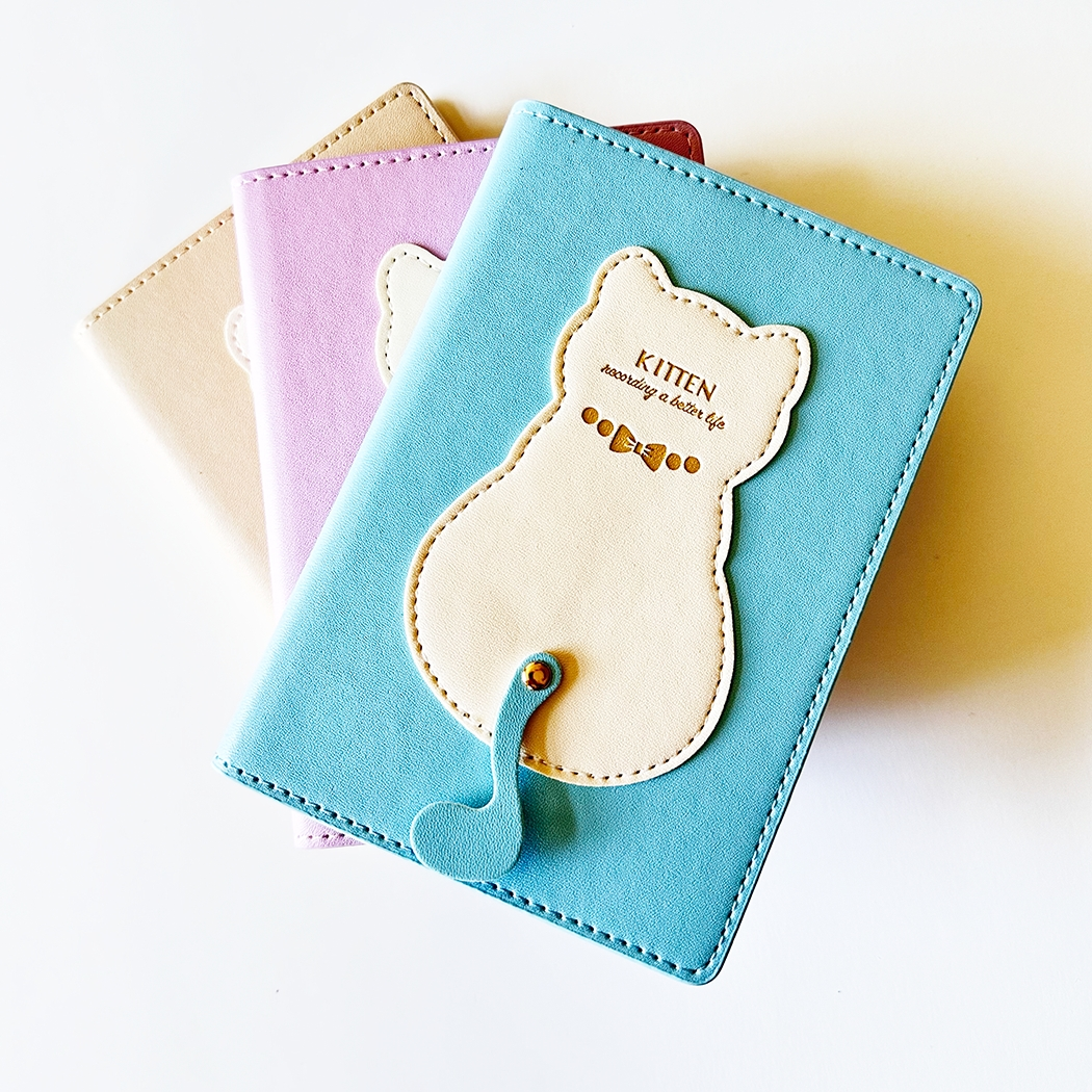 CAT journal for girls in trendy fashion colors, high-quality paper, compact and easy to carry – perfect for daily notes and creativity. By Victoria's Journals. 